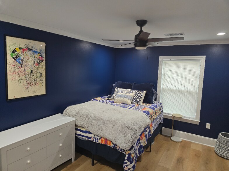 Building Photo - 2200 Carnot St