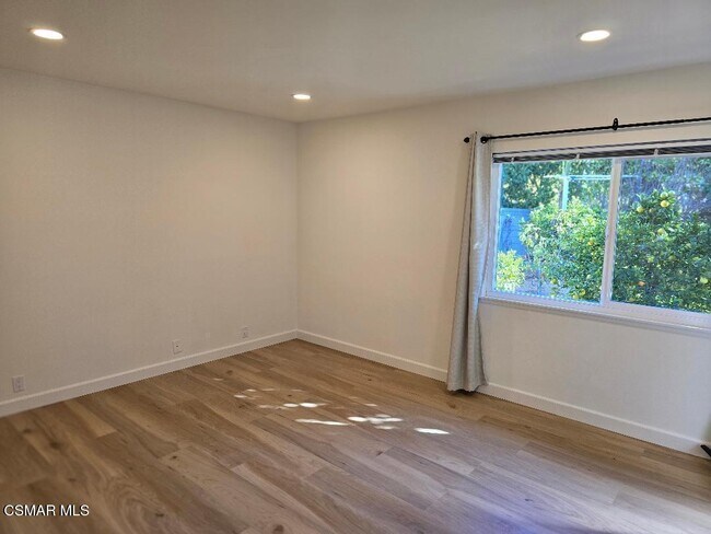 Building Photo - 1404 Suffolk Ave