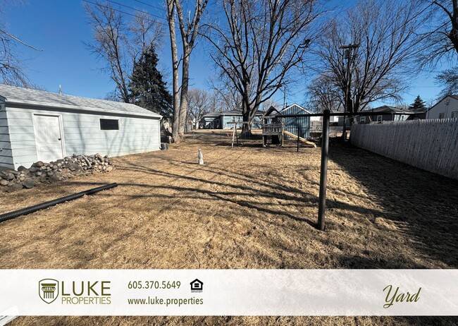 Building Photo - Home for rent in central Sioux Falls with ...