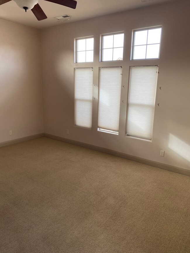 Building Photo - 2242 N Gunsight Dr