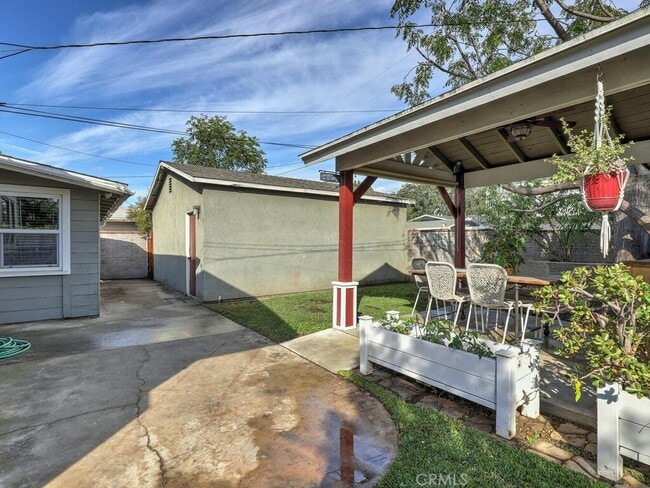 Building Photo - 229 Jacaranda Pl