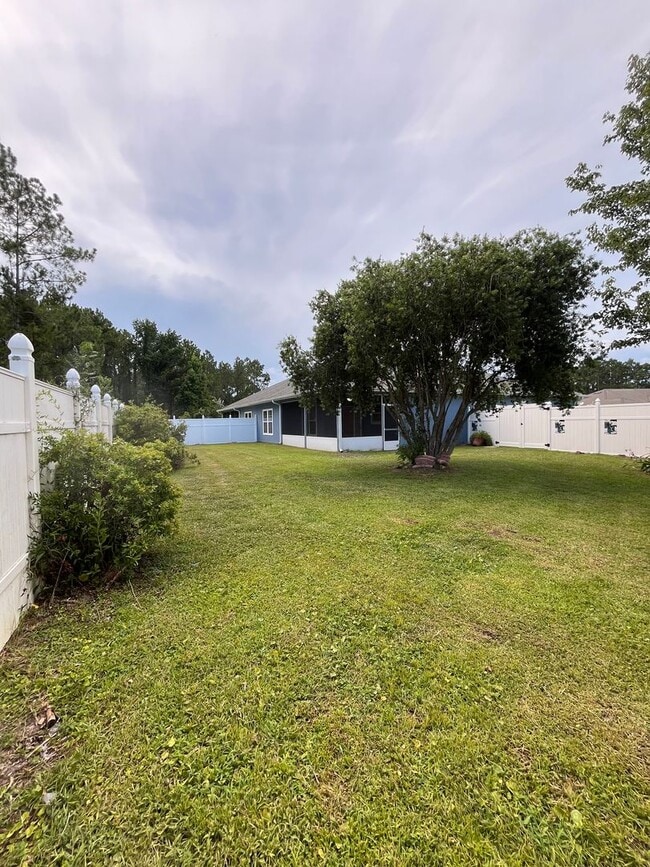 Building Photo - 206 Royal Palms Ave