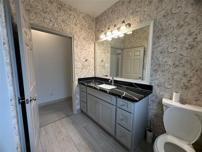 Building Photo - 2027 Marchwood Manor Dr