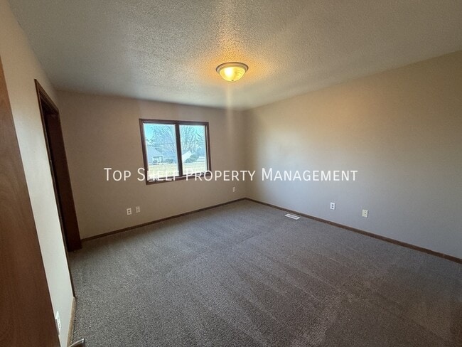 Building Photo - 2616 Beverly Dr