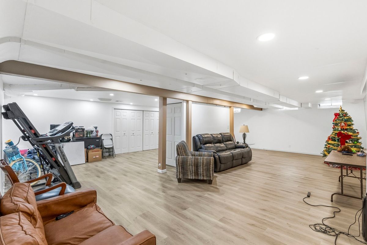 Building Photo - 53428 Gregory Dr