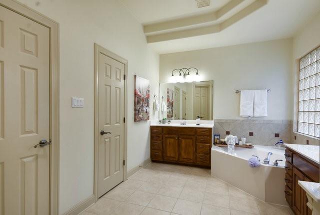 Building Photo - 9900 Tree Bend Cove