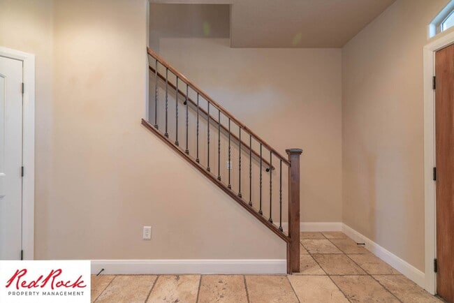 Building Photo - 3 Bedroom Townhome In Southgate Community