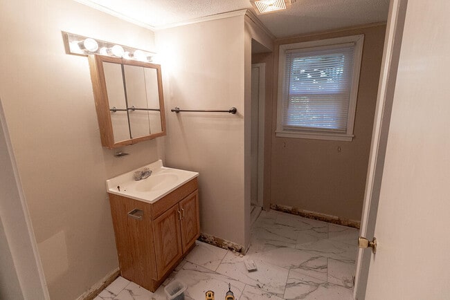 Building Photo - 3006 Lynnwood Dr