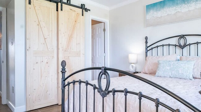 Building Photo - 2 Bedroom Condo - Ocean View - On the Boardwalk - Utilities Included!