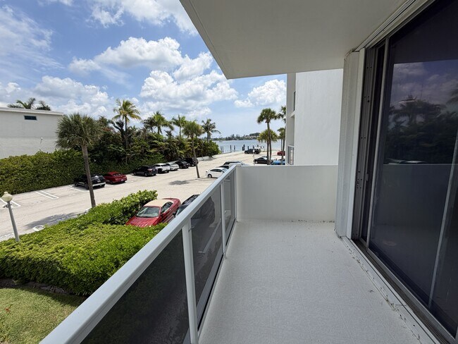 Building Photo - 2800 N Flagler Dr