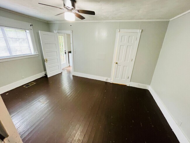 Building Photo - 3BR/1BA Home