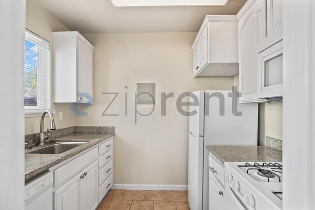 Building Photo - 1765 Landana Dr