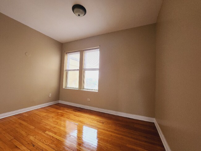 Building Photo - 1548 N Parkside Ave