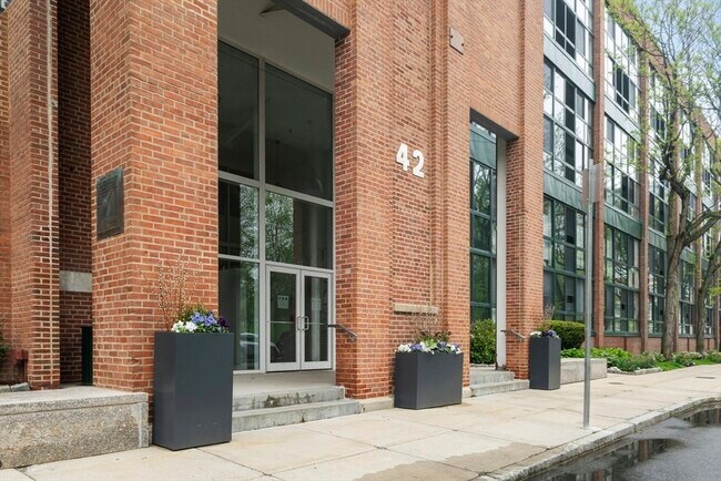 Building Photo - 42 8th St