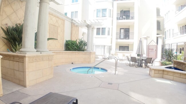 Building Photo - 655 Columbia St