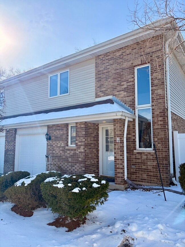 Building Photo - 10956 S 76th Ave