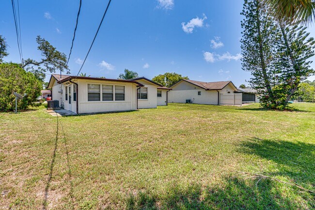Building Photo - 3 Bedroom Home in Port Orange