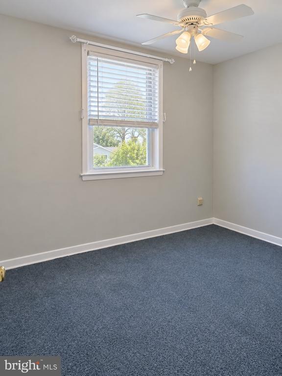 Building Photo - 611 Green Ln