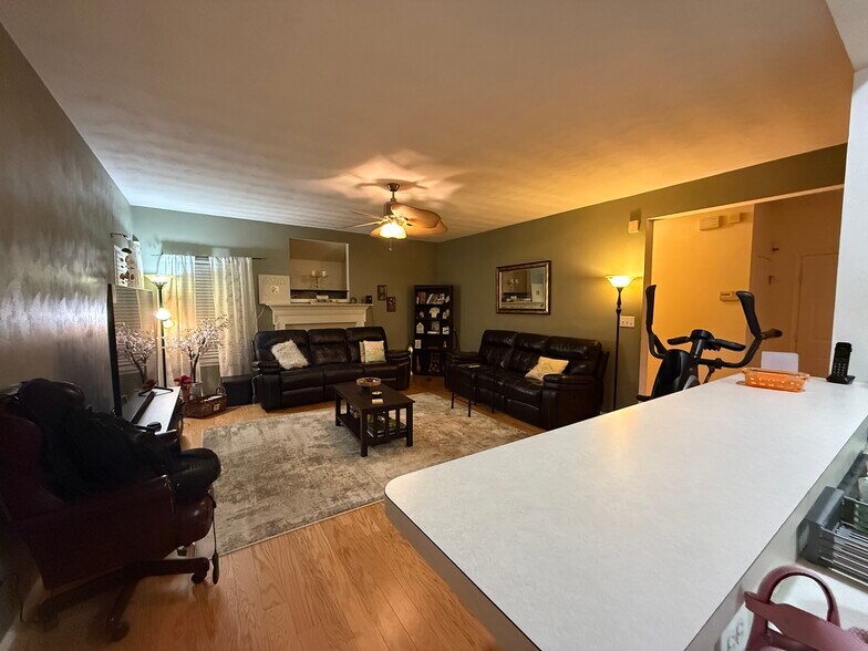 Family room 4 from kitchen - 1308 Crosswood Ln