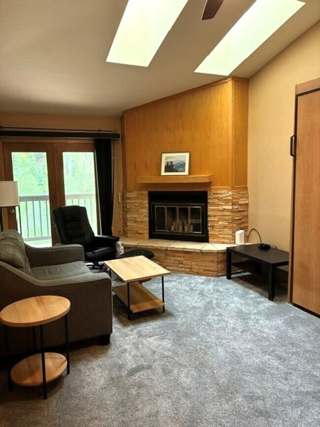 Building Photo - Long Term Rental- Woodbridge 306