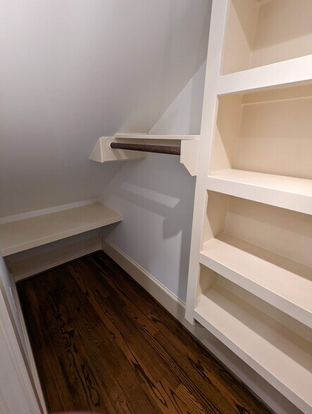 Building Photo - 722 E 29th St