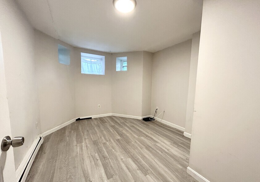 Building Photo - 90 Hammond St