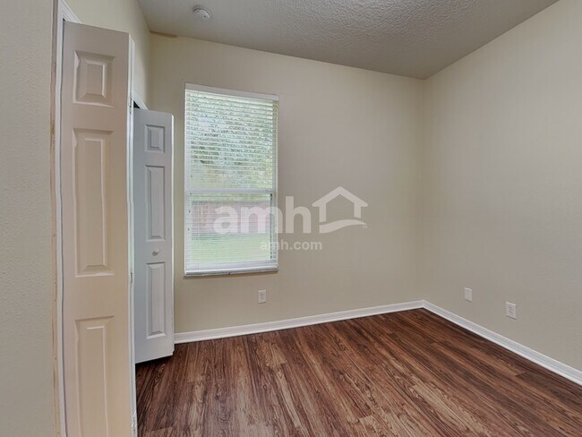 Building Photo - 1619 Lakelet Loop