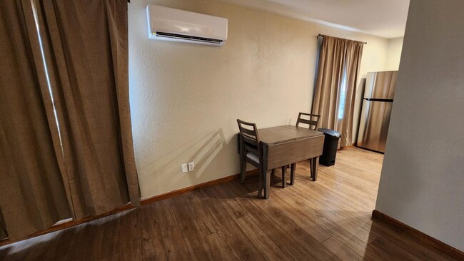 Building Photo - ADORABLE FURNISHED STUDIO APARTMENT IN PAY...