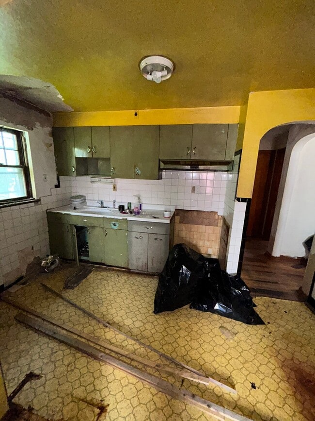 Building Photo - 5556 Floy Ave