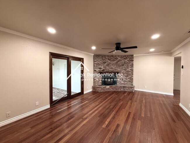 Building Photo - Spacious 3bd/2ba Carmichael Home With Sun Room