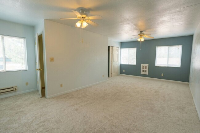 Building Photo - 2073 Thousand Pines Dr