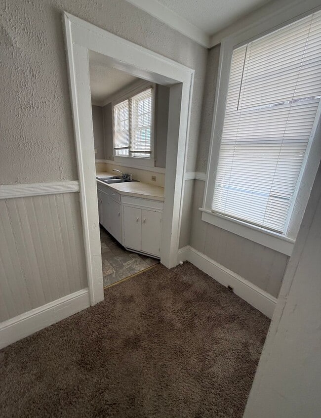 Building Photo - 1404 W. Fourth St. - 3 Unit