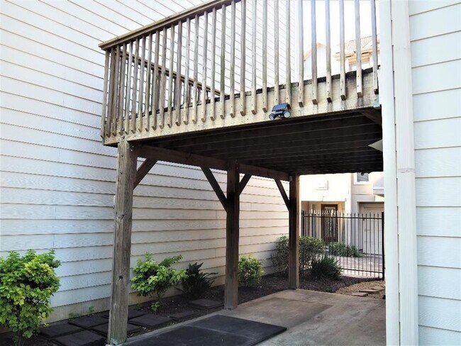 Building Photo - 128 Detering St