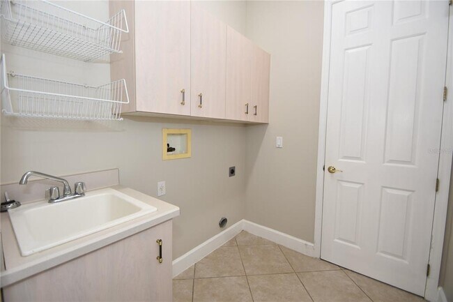 Building Photo - 16 Eastlake Dr