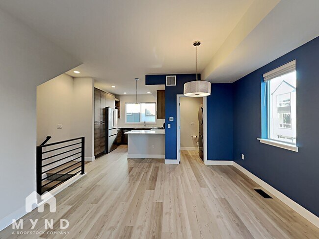 Building Photo - 1079 Chase St