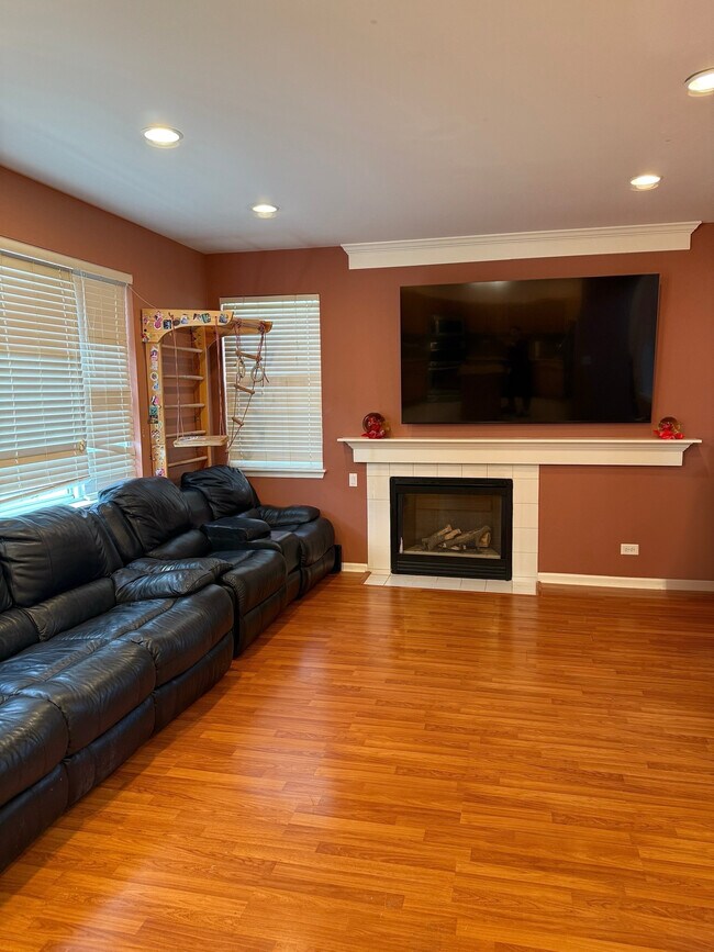 Building Photo - 600 Creekside Cir