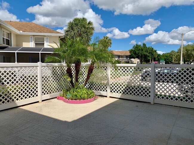 Building Photo - 3387 SW Sunset Trace Cir
