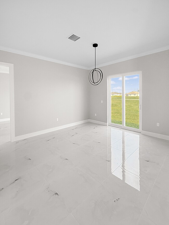 Building Photo - 303 NW 26th Ave