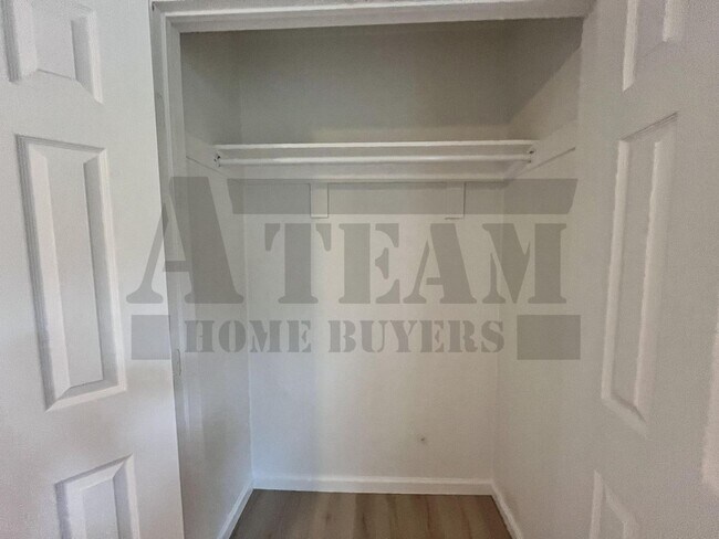 Building Photo - Beautifully updated 3-bedroom, 2-bathroom