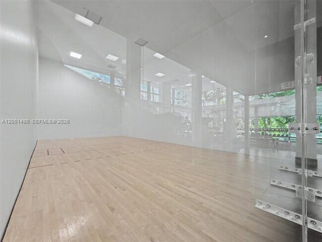 Building Photo - 2950 NE 188th St