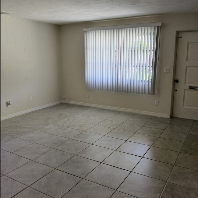 Building Photo - 112 Frances Dr