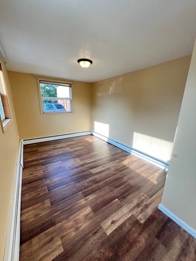 Building Photo - Renovated 2 Bedroom Apartment - AVAILABLE ...