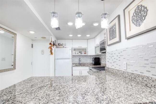 Building Photo - 111 Briny Ave