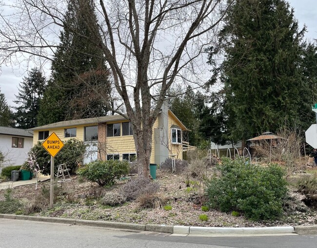 Building Photo - Charming 3 Bed 2.5 Bath Home in Newcastle