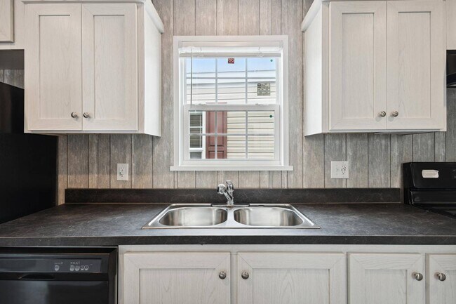 Building Photo - 601 Landrey Dr