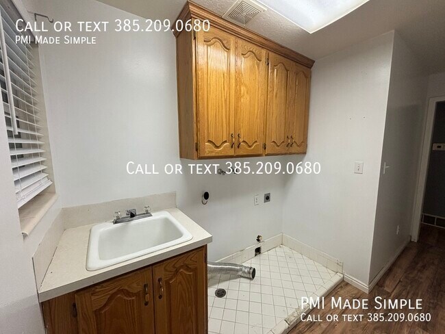Building Photo - 242 S 400 E