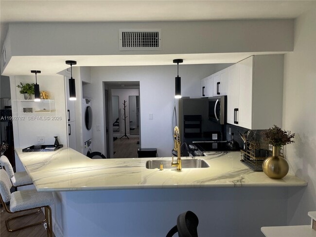 Building Photo - 1605 S US Hwy 1