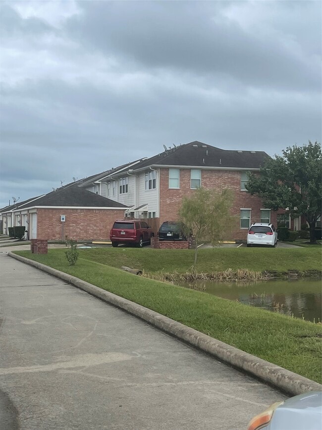 Building Photo - 2117 Kemah Village Dr