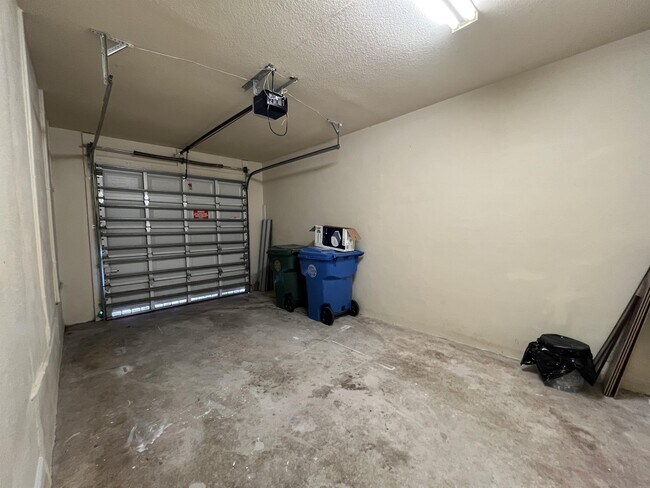 Building Photo - 3096 NW 29th Ct