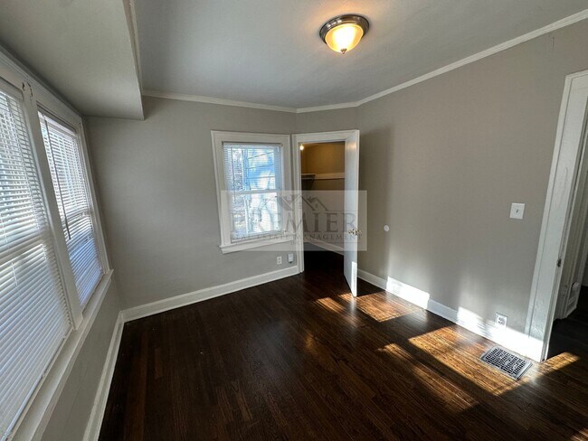 Building Photo - 5830 Tracy Ave